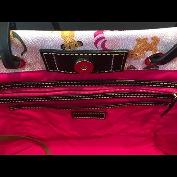 Walt DISNEY Dooney & Bourke New 2019 Cats PURSE - Picture 5 of 9